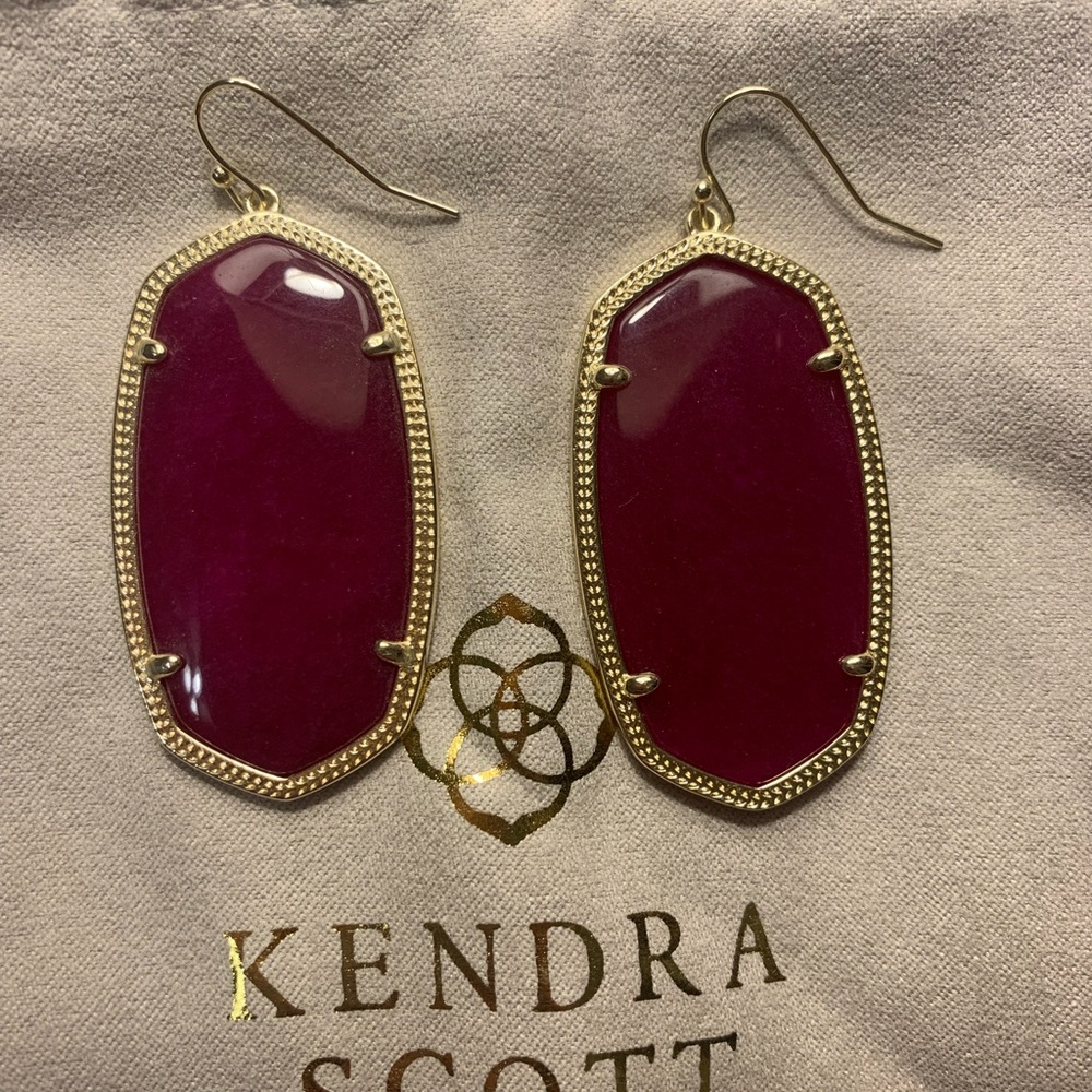 KENDRA SCOTT- Danielle Drop Earrings in Maroon & Gold